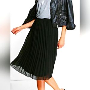 H&M Black Pleated Maxi Skirt Size M Fully lined